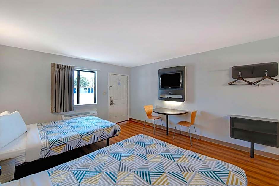 Motel 6-Sulphur Springs, TX