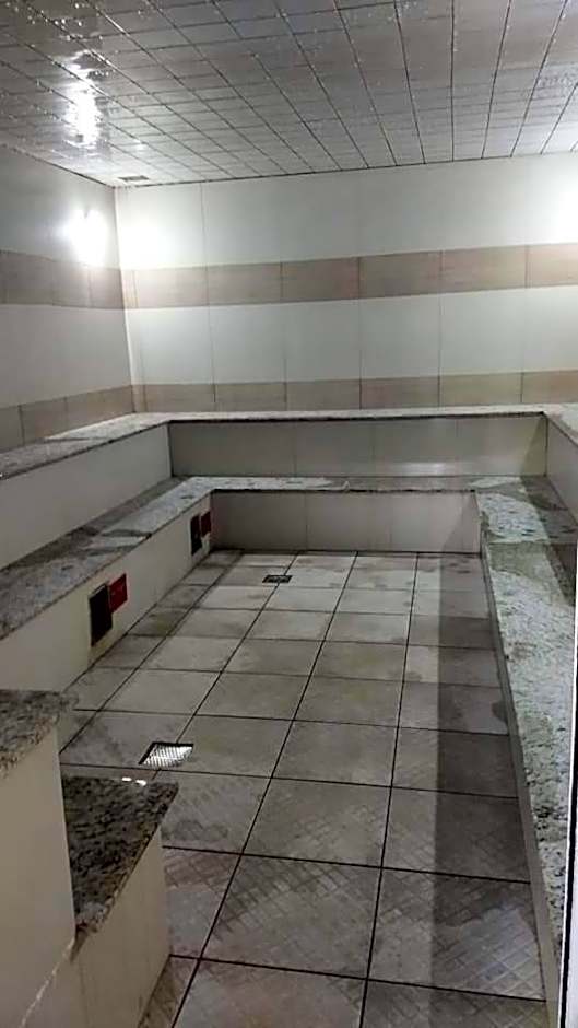 Golden Dolphin 3Pessoas com piscinas termais mais toalhas e roupas de cama lençóis travesseiros fronhas limpeza do check in impostos e taxas já incluso ATENÇÃO A hospedagem podera ocorrer no express ou Grand hotel,conforme a disponibilidade de apto