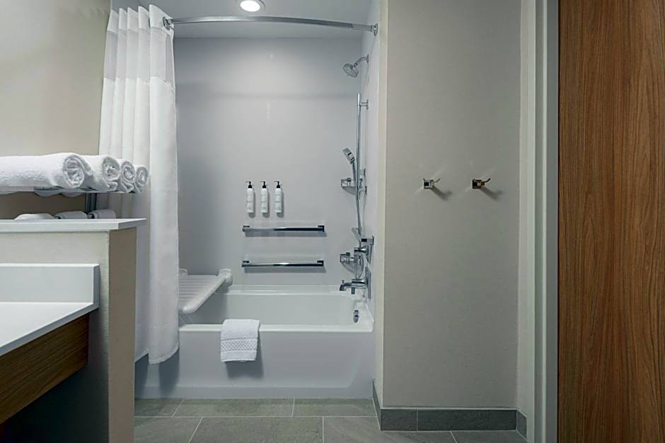 Fairfield Inn & Suites Cincinnati Oakley