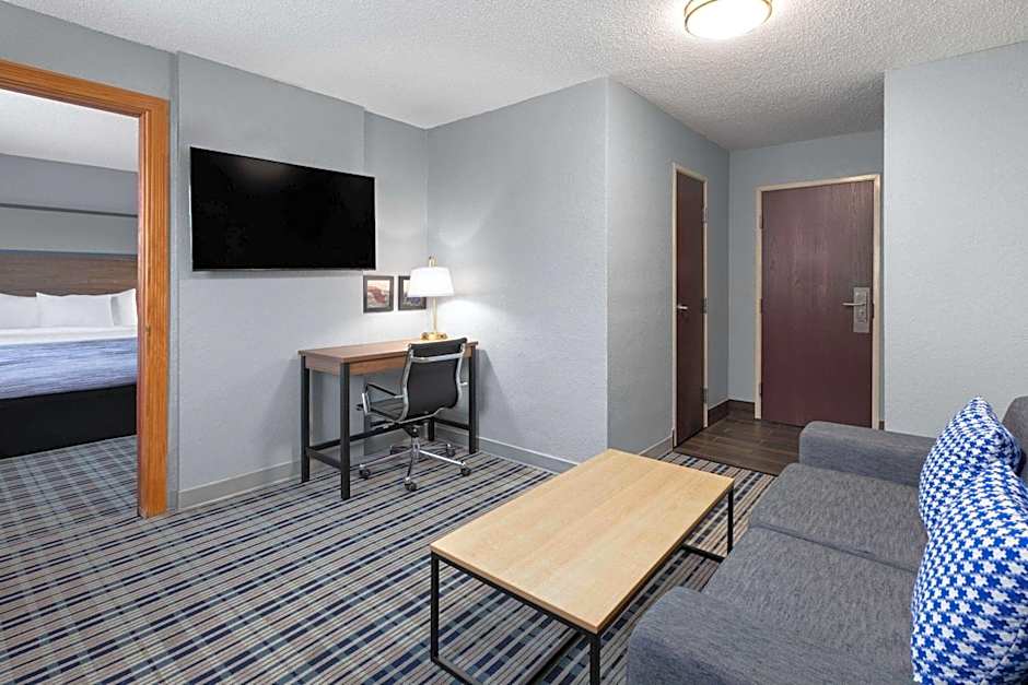 AmericInn by Wyndham Grinnell