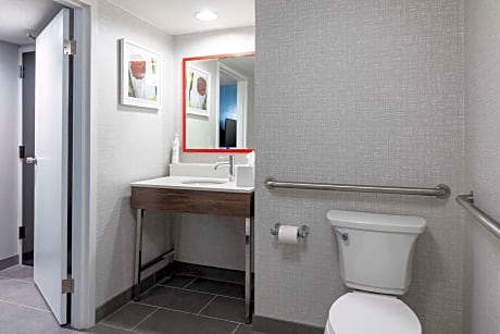 King Room with Walk In Shower - Mobility Access
