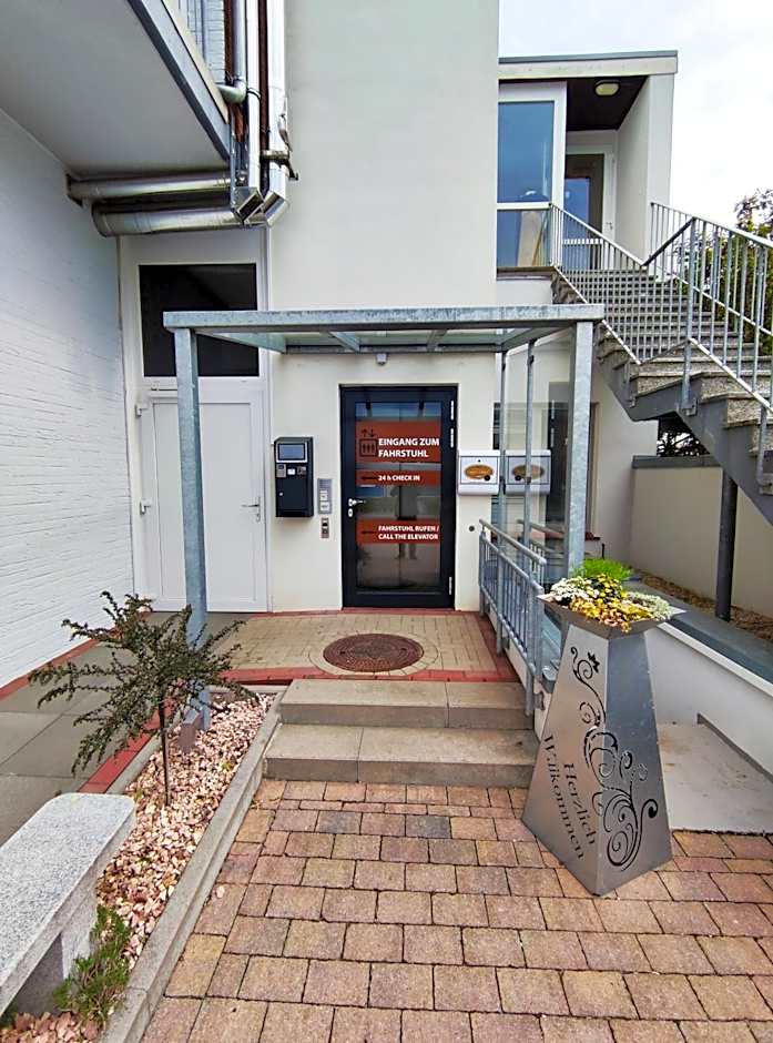 Schäfers Hotel, Self-Check-in, Cafe und Bäcker am Hotel