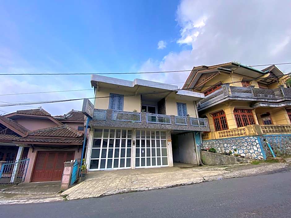 Homestay Srikandi Syariah Dieng RedPartner