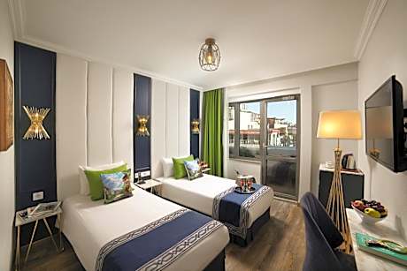 Deluxe Double Room with Balcony and Sea View