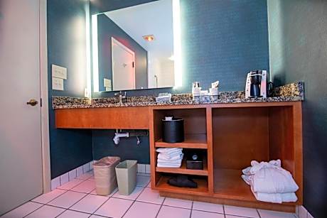 Deluxe King Room with Jetted Tub