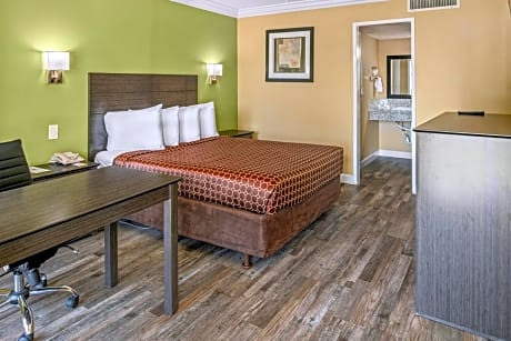 Standard Queen Room