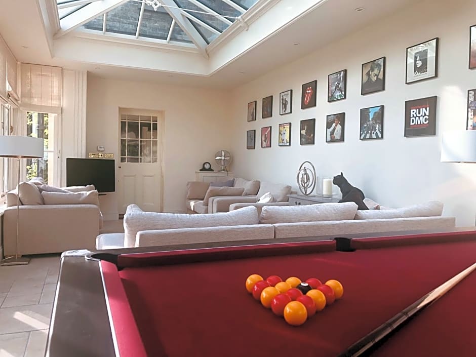 Somerleyton Meadows - The Hideaway Hut & Hot Tub