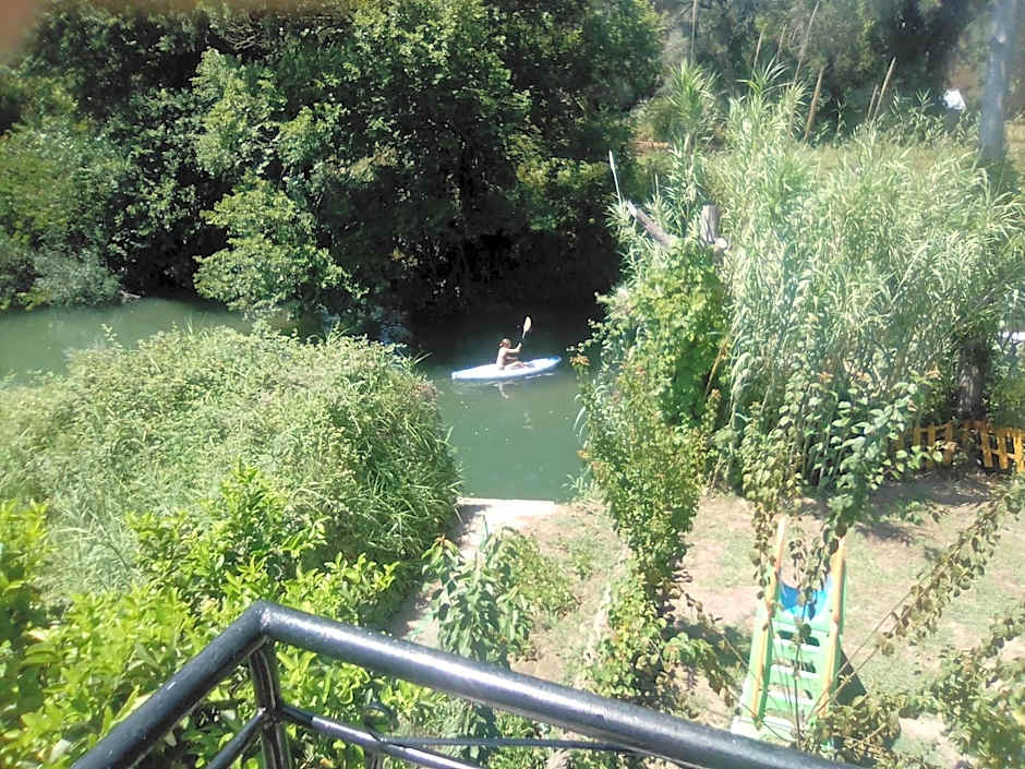Georgina Apartments-pool-river-sea 5'