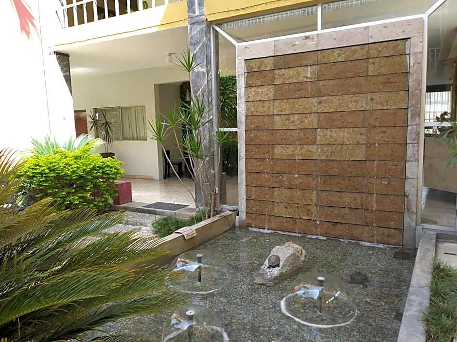 Hotel del Camino Real