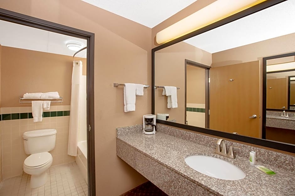 AmericInn by Wyndham Coralville