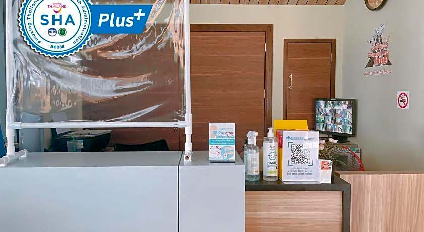 Louis' Runway View Hotel