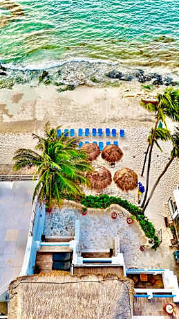Pelicano Inn Playa del Carmen - Beachfront Hotel