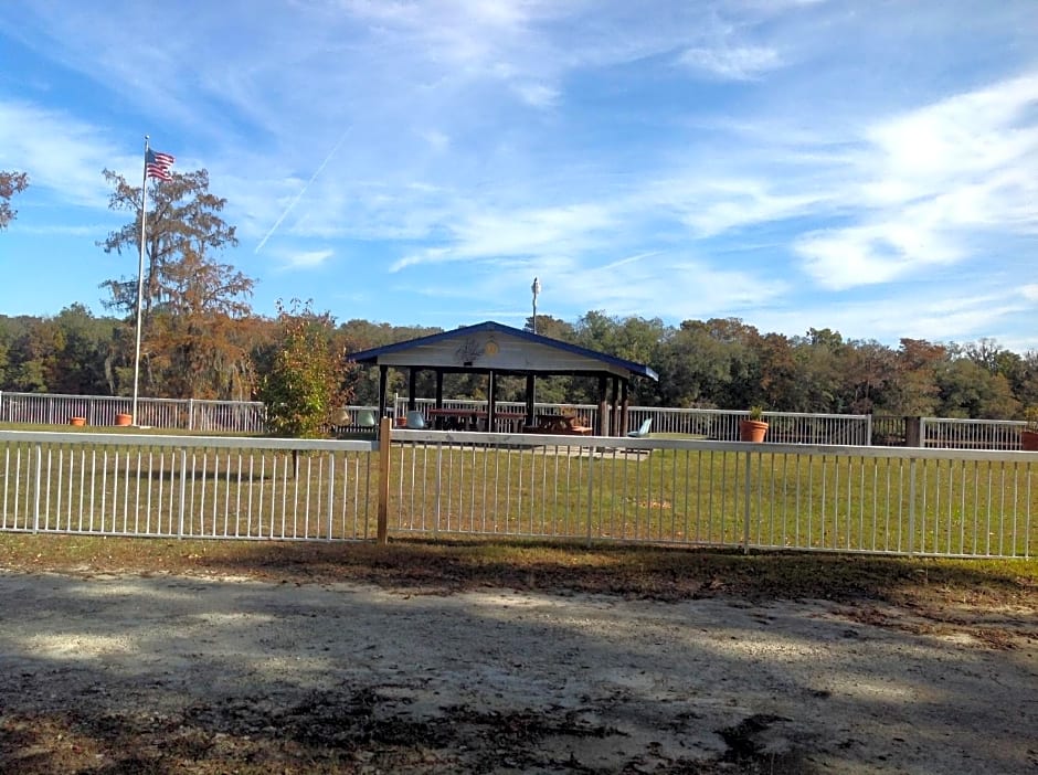 The Suwannee Gables Motel & Marina