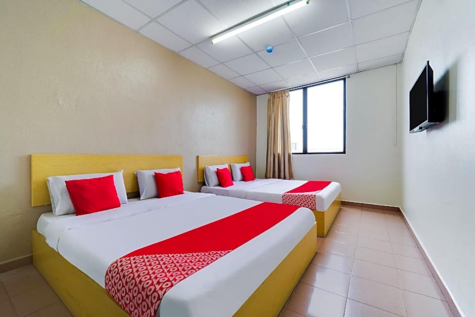 OYO 89461 CP Hotel