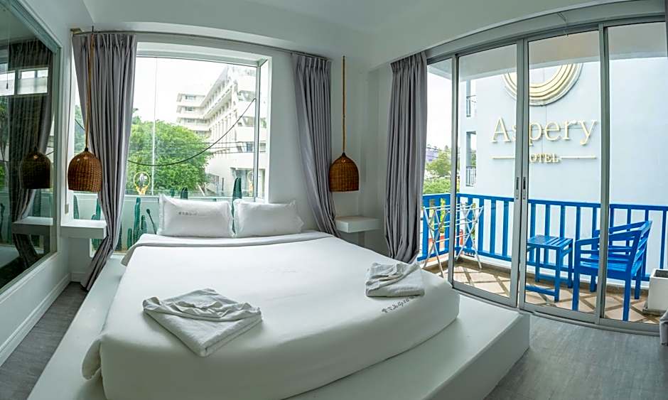 Meow Cat Cafe & Hotel