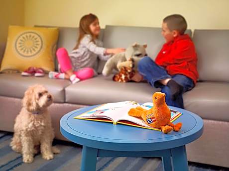 Two Bedroom Suite - 1K 1Q - ADA Roll-In Shwr