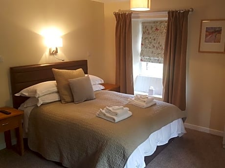 King-Superior-Ensuite with Shower-Street View