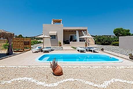 Gennadi Serenity House -beachfront villa with pool