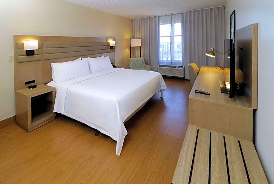 Photo 1 of 6 of 1 King Bed