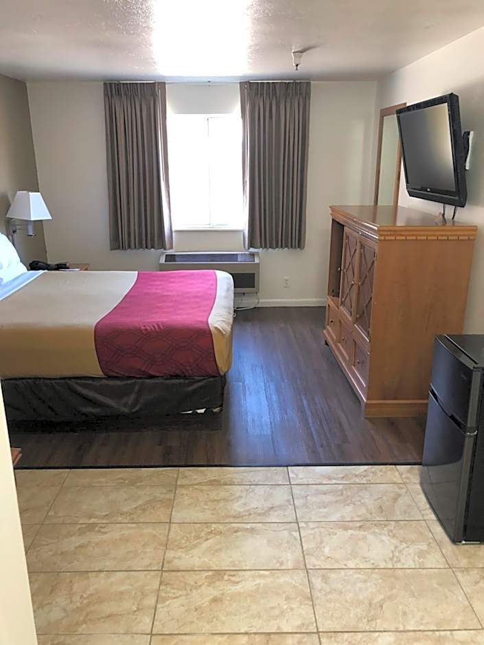 Photo 1 of 2 of 1 King Bed, Nonsmoking