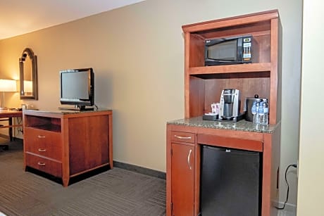 1 King Premium W/In-Room Drinks-Snacks