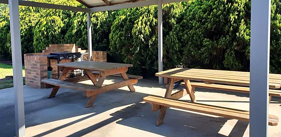 The Finley Palm Motor Inn