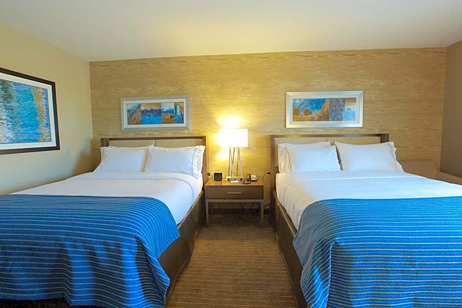 Photo 1 of 7 of Standard 2 Queen Beds, Accessible