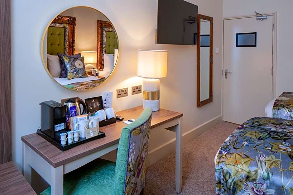 The Warwick Arms Hotel