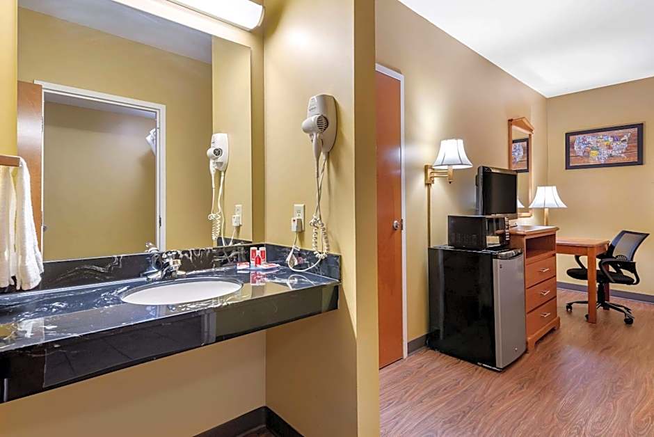 Econo Lodge Louisville Airport