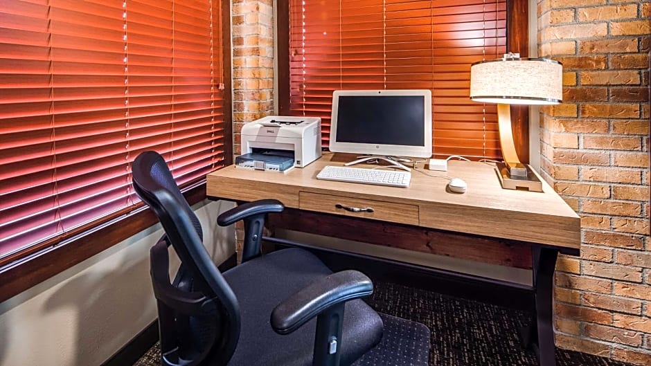 Best Western Lakewood Inn