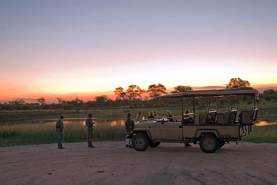 Rhino Post Safari Lodge