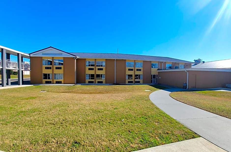 Executive Inn & Suites