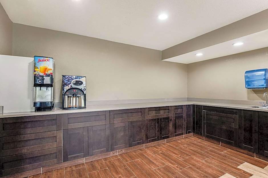 Econo Lodge Madison East