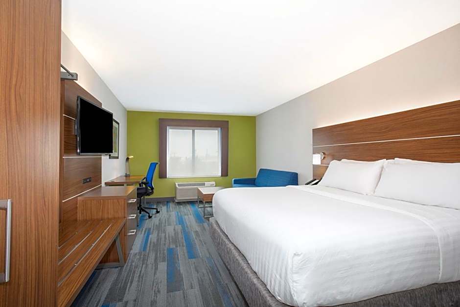 Holiday Inn Express Kansas City - at the Legends By IHG
