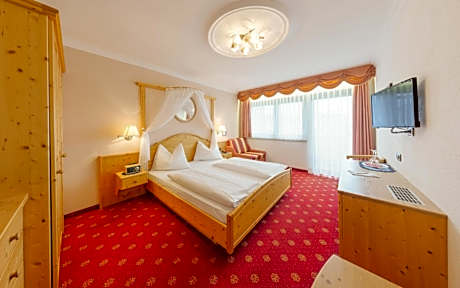 Standard Double Room with Balcony and Mountain View