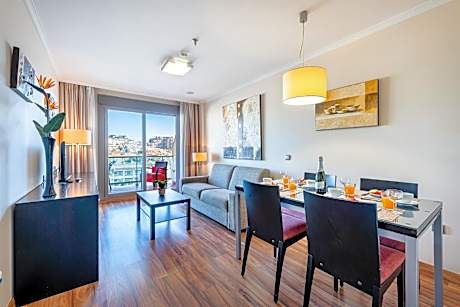 797 HOLIDAY RENTALS - ARCOSUR1- Moderno apartamento con terraza y vistas