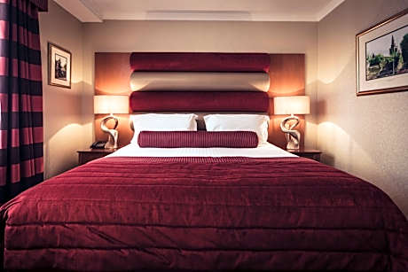 Classic King (with complimentary mini-bar)