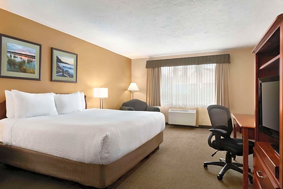 Days Inn & Suites by Wyndham Moncton