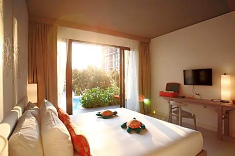 Superior Pool Access with Floating Breakfast