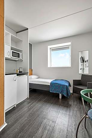 Captain Room for Single Use