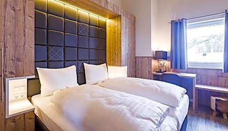 Three-Bedroom Penthouse Apartment