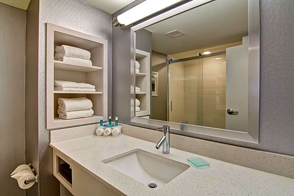 Holiday Inn Express & Suites Oshawa Downtown By IHG