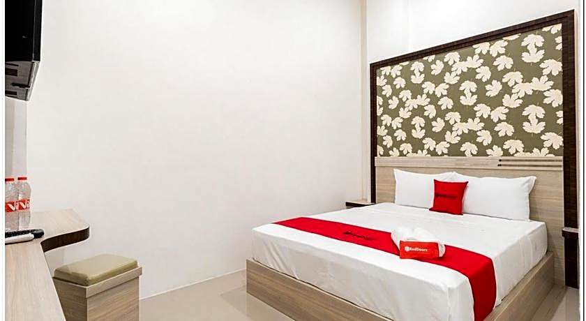 RedDoorz Plus @ Centrium Katamso Medan