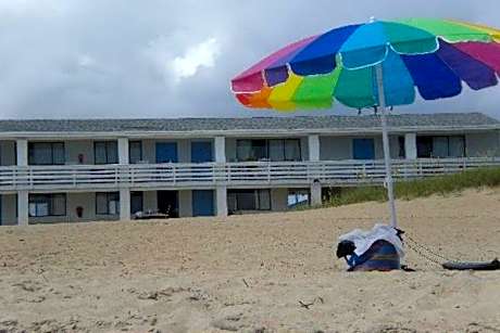1st Floor: Oceanfront efficiency with 1 king bed