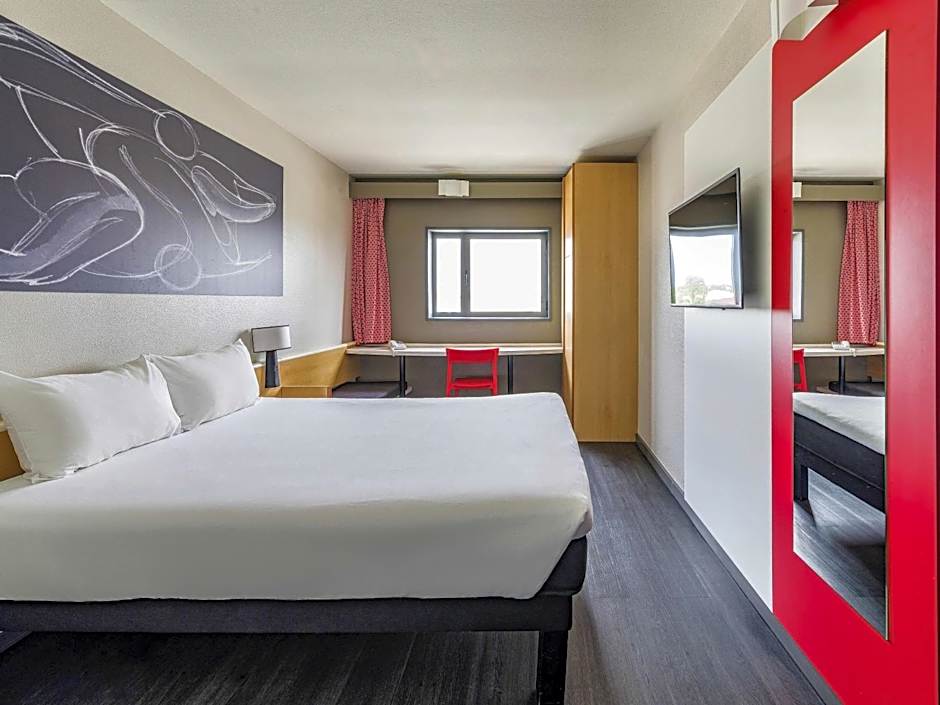 ibis Valencia Bonaire Airport Hotel