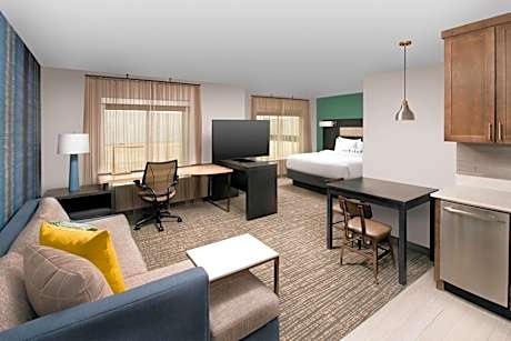 King Studio with Sofa Bed - Hearing Accessible
