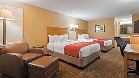 Queen Room with Two Queen Beds - First Floor/Non-smoking