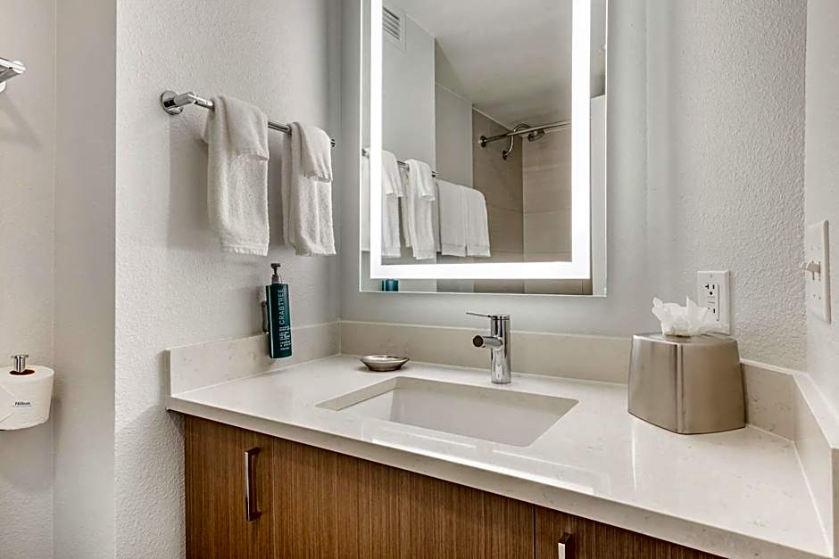 Hilton Grand Vacations on Paradise (Convention Center)