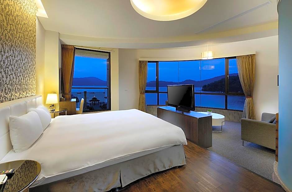 Hu Yue Lakeview Hotel