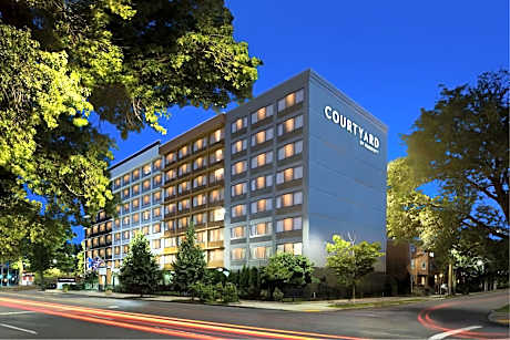 Courtyard by Marriott New Haven at Yale
